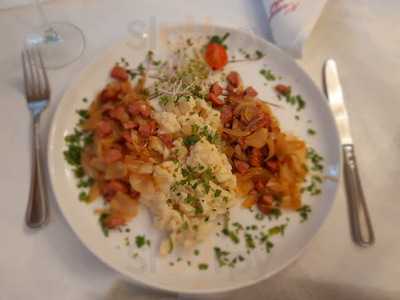 Piwnica Pod Klonami Restauracja Pub