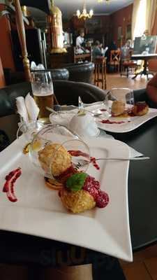 Piwnica Pod Klonami Restauracja Pub