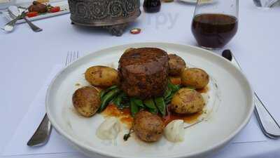 Restaurację Pałac Tłokinia