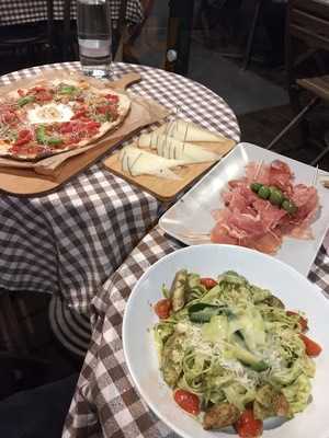 Winiarnia Pod Czarnym Kotem Restaurant