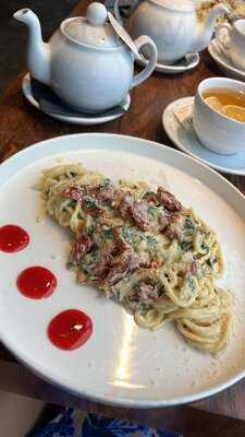 Pera Restaurant Grill & Bar