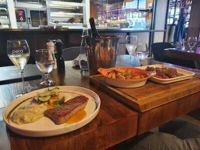 Pera Restaurant Grill & Bar