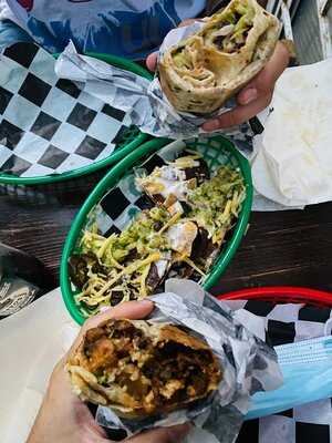 Momencik Vegan Burritos & Tacos