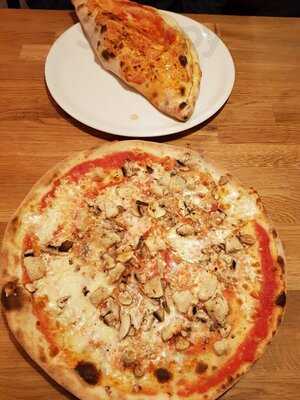 Bella Napoli - Kondratowicza 18