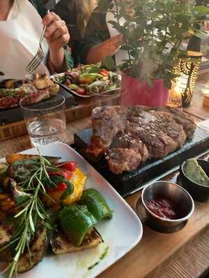 The Alchemist Grill & Cocktail Poznańska