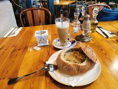 Grand Kredens, Restauracja