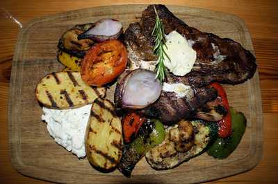 Grand Kredens, Restauracja