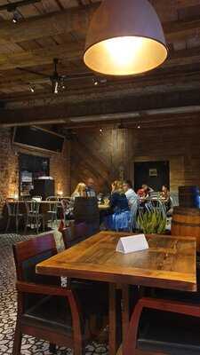 Borpince Restauracja I Winiarnia Węgierska