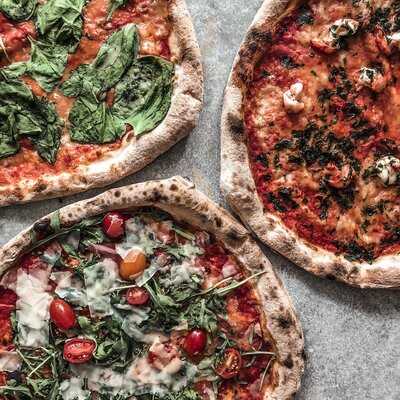 Tutti Colori Pizza I Wino