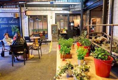 Tutti Colori Pizza I Wino