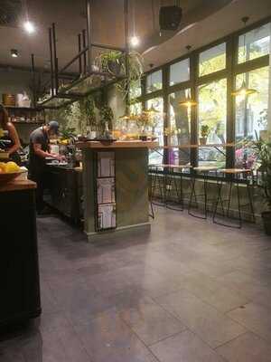 Lente - Modern Mediterranean