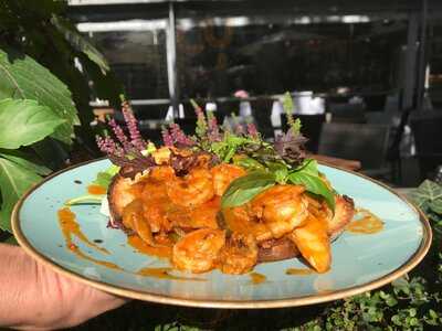 Trattoria Casa Mia & Mood Cafe