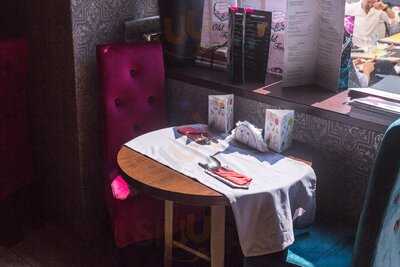 Old Town Restaurant - Ptaszek W Klatce