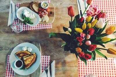 Naprzeciw Food & Drink