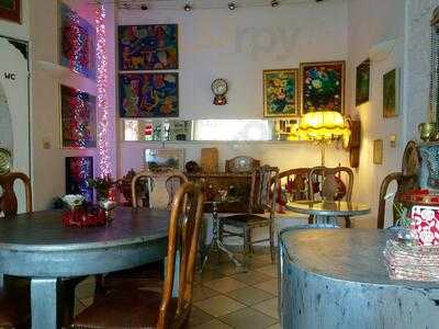 Nana Cafe & Bistro I Komis Rzeczy Pieknych