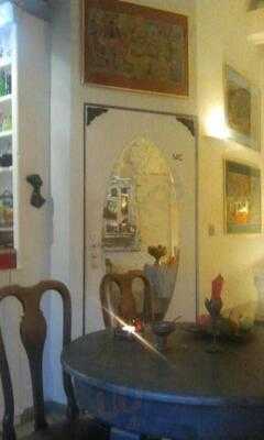 Nana Cafe & Bistro I Komis Rzeczy Pieknych