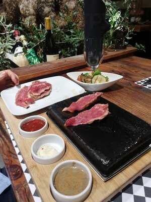 Pini Grill & Delikatesy