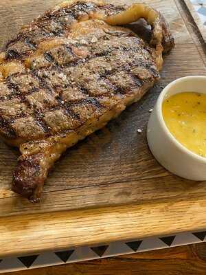 Pini Grill & Delikatesy