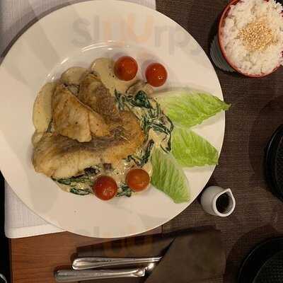 Tanoshii Japanese Restaurant & Sushi Bar