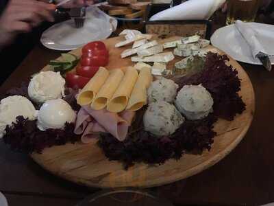 Kandelabry Premium Pub