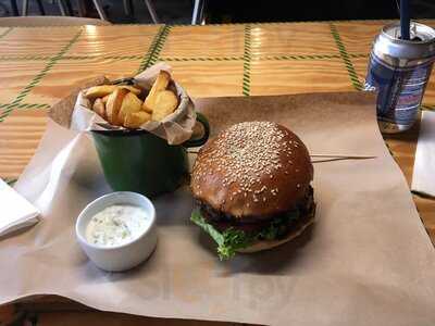 Carmnik Kantyna Bar & Grill