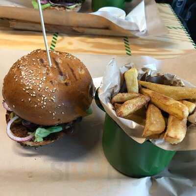 Carmnik Kantyna Bar & Grill