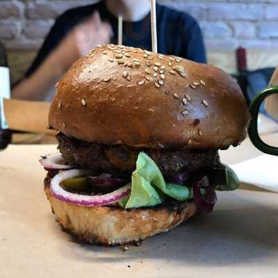 Carmnik Kantyna Bar & Grill