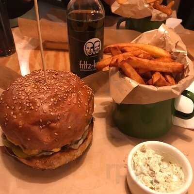 Carmnik Kantyna Bar & Grill