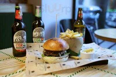 Carmnik Kantyna Bar & Grill