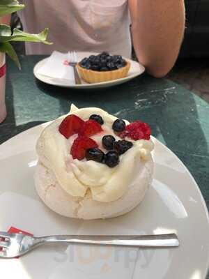 Deker Patissier & Chocolatier