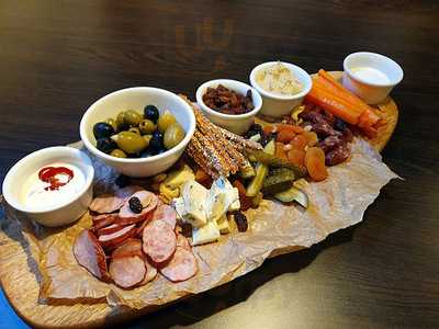 Runa Game Cafe & Pub