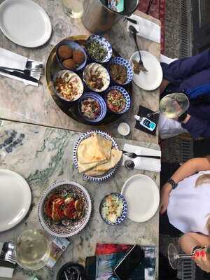 Leila Mezze & Lounge