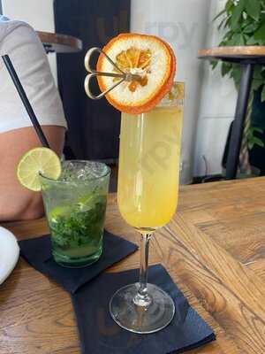 Leila Mezze & Lounge