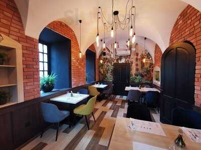 Beza Restaurant & Cafe