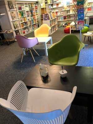 Kawiarnia Księgarnia Radio Telewizja