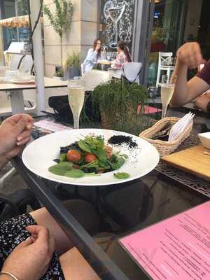 Meating Room Coctail Bar & Restaurant