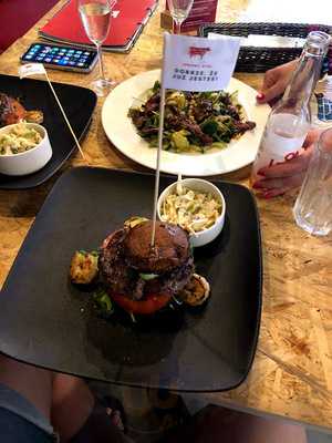 Just Derbi Pub & Restaurant