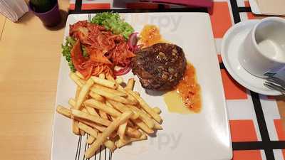 Fish & Wine Restaurant & Sushi Bar