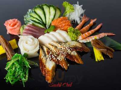 Sushi Chef Andrzej Kozioł