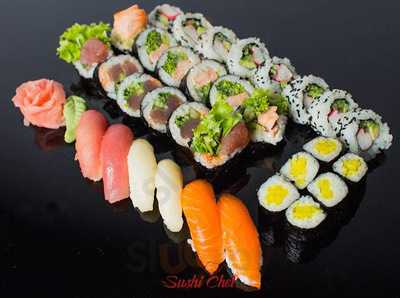 Sushi Chef Andrzej Kozioł