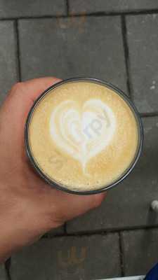 HaŁas Vinyl + Coffee