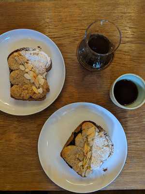 HaŁas Vinyl + Coffee