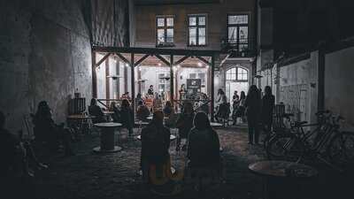 NiĆ. Kawiarnio-księgarnia