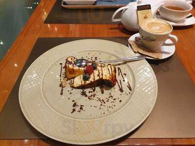 Reina Steakhouse & Seafood