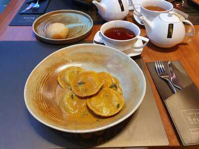 Reina Steakhouse & Seafood