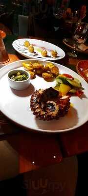 Reina Steakhouse & Seafood