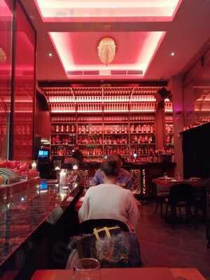 Reina Steakhouse & Seafood