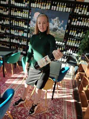 Kisi Wine Shop & Bar