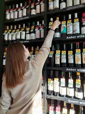 Kisi Wine Shop & Bar