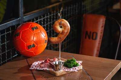 Nine's Restaurant & Sportsbar